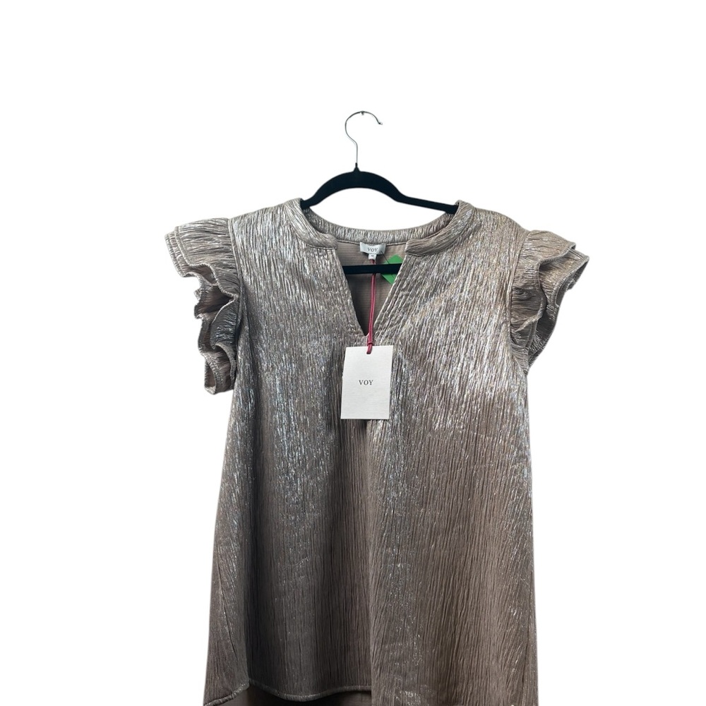 Voy elegant top . NWT. Metallic colour. Size medium.